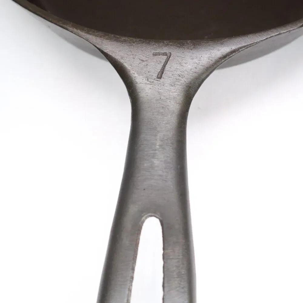 Cast Iron #7 Round Skillet Frying Pan 9 3/4